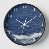 Mooie wandklok met witte schuimgolven (Voorkant)