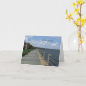 Mooie Waterfront Walkway denken aan je Kaart (Gele Bloem)
