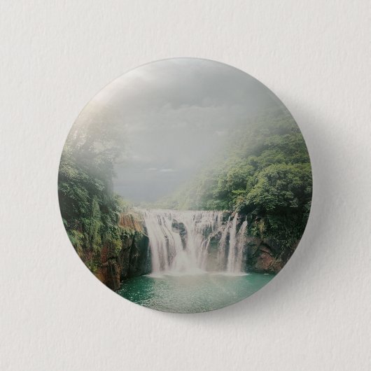 Mooie waterval in een Lush Green Forest Ronde Button 5,7 Cm (Voorkant)