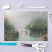 Mooie waterval in een Lush Green Forest Tissuepapier (Craft)