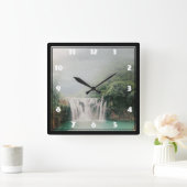 Mooie waterval in een Lush Green Forest Vierkante Klok (Huis)