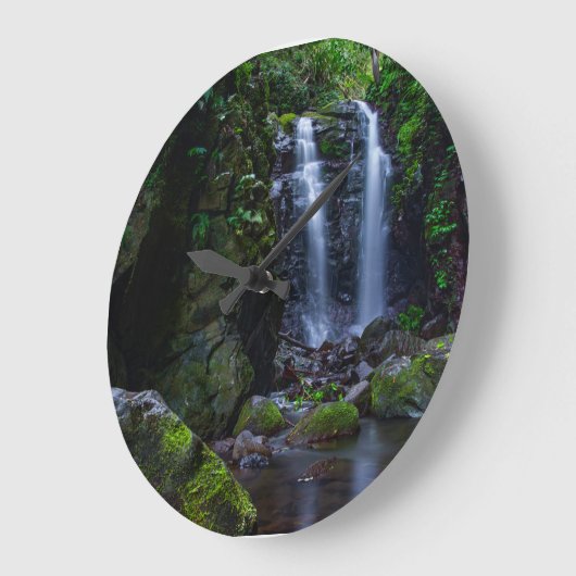 Mooie waterval in regenwoud grote klok (Hoek)