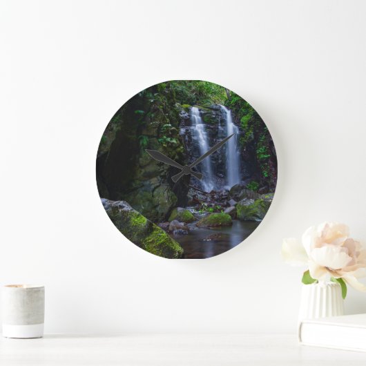 Mooie waterval in regenwoud grote klok (Huis)