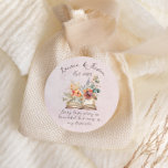 Mooie Waterverf Floral Love Story Wedding Ronde Sticker<br><div class="desc">Deze mooie huwelijksliefdesartikelen bevatten Waterverf-elementen die hun een sprookje geven. Vind overeenkomende objecten in mijn winkel.</div>