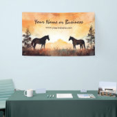 Mooie waterverf silhouet paarden op het veld spandoek (Beurs)