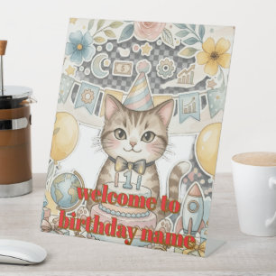 Mooie waterverfkat eerste verjaardag sokkelbord reclamebord met voetstuk