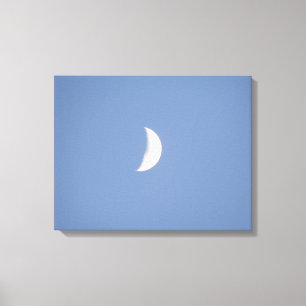 Mooie Waxing Crescent Moon op daglichtcanvas Canvas Afdruk