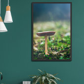 Mooie wilde paddenstoel in een herfstveld poster