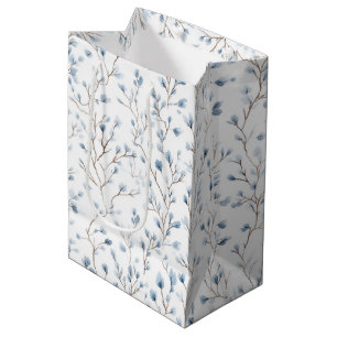 Mooie witte blauwe bloemrijke bruidsdouche medium cadeauzakje