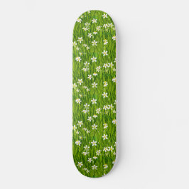 Mooie witte bloemen en groene bladeren persoonlijk skateboard