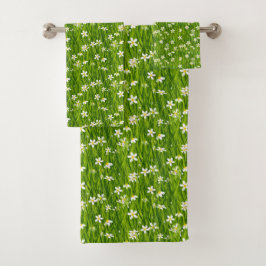 Mooie witte bloemen op groene plantbladeren bad handdoek