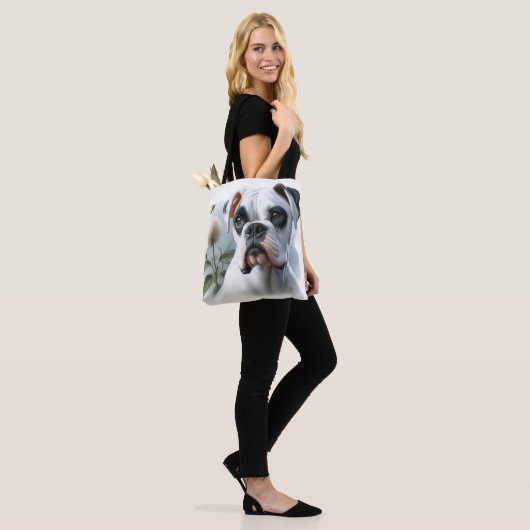 Mooie witte boxerhond in de natuur tote bag (Op model)