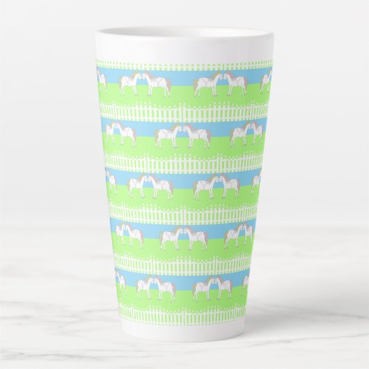 Mooie witte bruiloft paarden patroon latte mok (Voorkant)