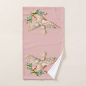 mooie witte duif met kraag in zijn mond bad handdoek (Handdoek)