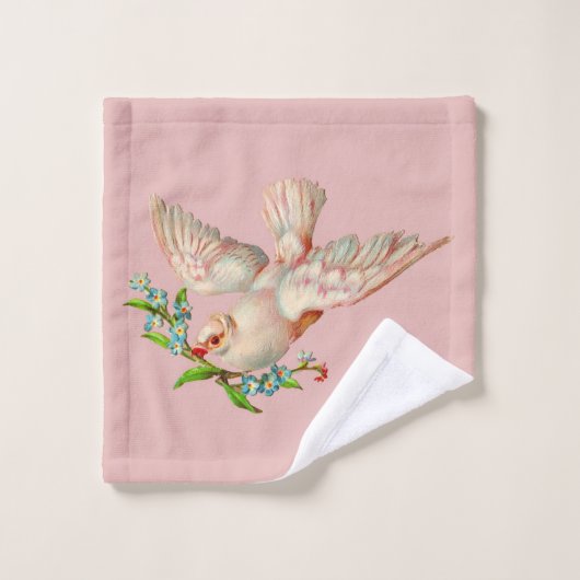 mooie witte duif met kraag in zijn mond bad handdoek (Wasdoekje)