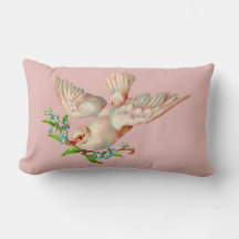 mooie witte duif met kraag in zijn mond