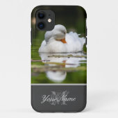 Mooie witte eend zwemt op een tuinvijver. Case-Mate iPhone case (Achterkant)
