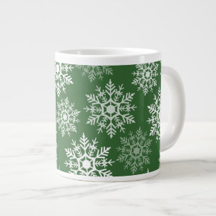 Mooie witte en groene wintersneeuwstars grote koffiekop