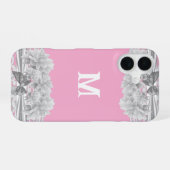 Mooie witte kant monogram iPhone 16 hoesje (Achterkant horizontaal)