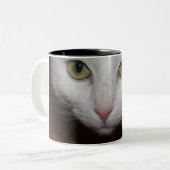 Mooie witte kat tweekleurige koffiemok (Voorkant links)