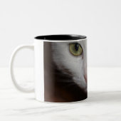 Mooie witte kat tweekleurige koffiemok (Links)
