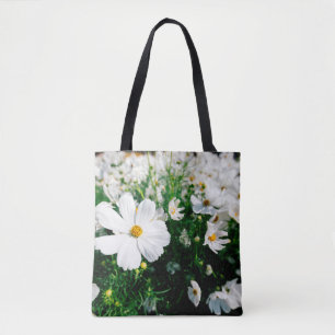 Mooie witte kosmos bloemen bloeien in tuinschildpa tote bag