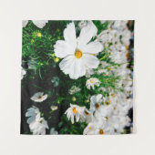 Mooie witte kosmos bloemen bloeien in tuinschildpa wandkleed (Voorkant (horizontaal))