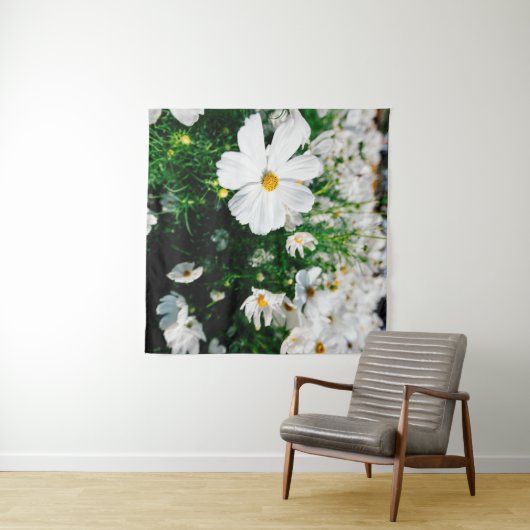 Mooie witte kosmos bloemen bloeien in tuinschildpa wandkleed (In Situ (horizontaal))