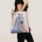 Mooie witte paard in de sneeuw tote bag (Dichtbij)