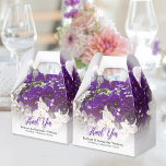 Mooie witte & Paarse gunst doos Bedankdoosjes<br><div class="desc">Ontworpen als een huwelijksgunstbox als aanvulling op onze bloemenzomerwitte & roze/Paarse Bougainvillea-uitnodigingen en Briefpapier reeks, kan deze bedankdoos ook gemakkelijk en volledig worden aangepast voor verjaardagen en andere speciale gelegenheden. Het wijzigen van de tekst en het lettertype is eenvoudig. Bekijk andere overeenkomende design en kleurmanieren in dit bereik om uw...</div>