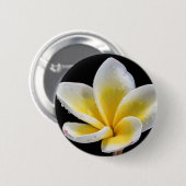 Mooie witte pellerbloem ronde button 5,7 cm (Voorkant /achterkant)