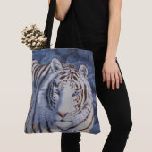 Mooie witte tijger met kristalblauwe ogen tote bag (Dichtbij)