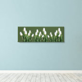 Mooie witte tulpenbloem groen moderne bloemen canvas afdruk (Insitu (Houten vloer))