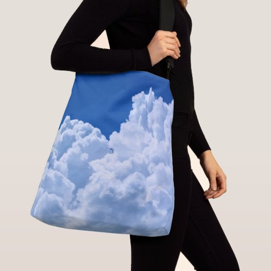 Mooie witte wolken crossbody tas (Dichtbij)