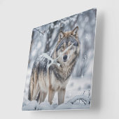 Mooie wolf in de sneeuw in het wild vierkante klok (Hoek)