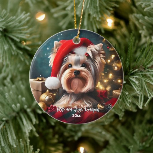 Mooie Yorkshire Terrier met Kerstmannenmuts Keramisch Ornament (Boom)