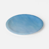 Mooie zachte blauwe hemel met droomwolken papieren bordje (Gekanteld)