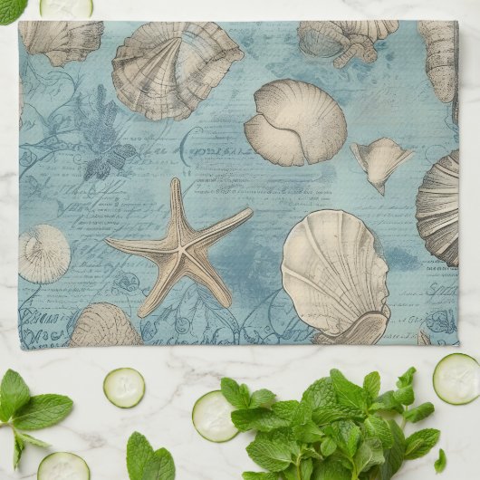 Mooie zeeschelpen in blauw theedoek (Gevouwen)