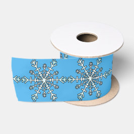Mooie zilverkleurige sneeuwvlokken tegen een lucht satijnen lint
