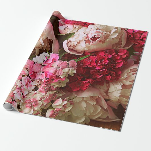 Mooie zomerbloemen. Bouquet van roze pony en Cadeaupapier (Uitgerold)