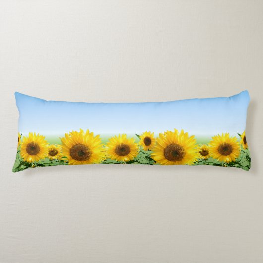 Mooie zonnebloemen op Sky Blue Body Pillow Lichaamskussen (Voorkant)
