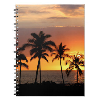 Mooie zonsondergang bij het strand notitieboek