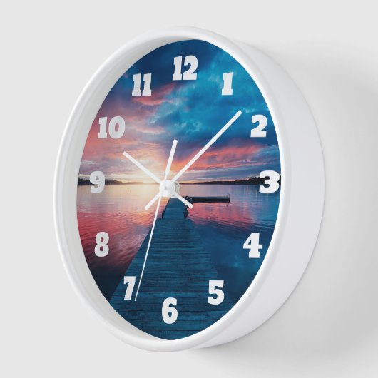 Mooie zonsondergang op een rustig meer (Hoek)