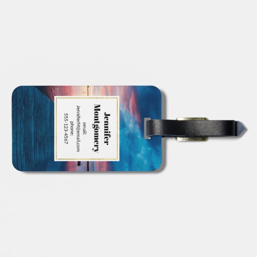 Mooie zonsondergang op een rustig meer bagagelabel (Achterkant horizontaal)