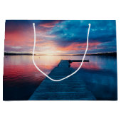 Mooie zonsondergang op een rustig meer groot cadeauzakje (Voorkant)