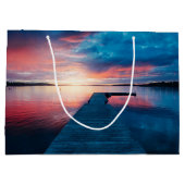 Mooie zonsondergang op een rustig meer groot cadeauzakje (Achterkant)