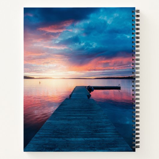 Mooie zonsondergang op een rustig meer notitieboek (Achterkant)