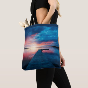Mooie zonsondergang op een rustig meer tote bag
