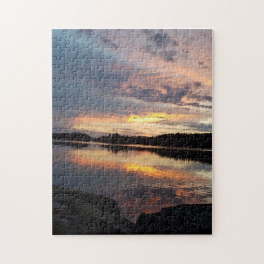 Mooie zonsondergang op het meer legpuzzel (Verticaal)