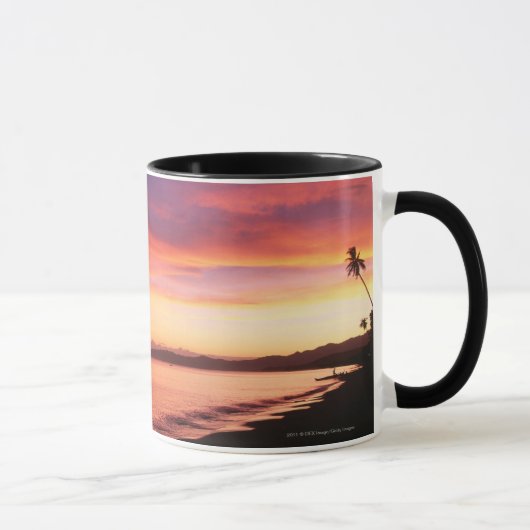 Mooie zonsondergang op het strand mok (Rechts)